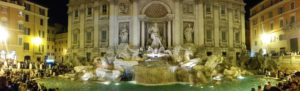 La fontaine de Trevi illuminée la nuit Rome.