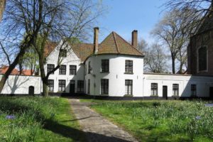 Bâtiment blanc du béguinage de Bruges (Begijnhof)