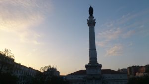 Coucher du soleil sur la place Rossio Lisbonne.