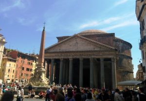 place de la Rotonde (piazza della Rotonda) et le Panthéon Rome.