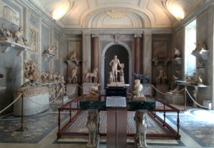 Statues musées du Vatican Rome.