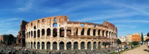 Vue d'ensemble sur Le Colisée (Colosseo) Rome de jour.