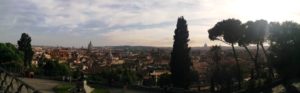 Vue sur Rome depuis Le parc de la villa Borghèse.