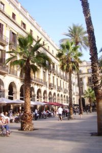 Place royale avec palmiers Barcelone.