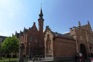 Maison éclusière au bord du lac d'amour à Bruges