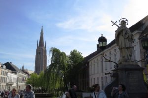 Vue depuis le quai du Rosaire (Rozenhoedkaai) à Bruges