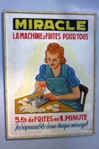 Ancienne affiche publicitaire au musée de la frite (Frietmuseum) à Bruges