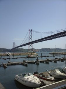 Pont du 25 avril et vue sur le Tage Lisbonne.