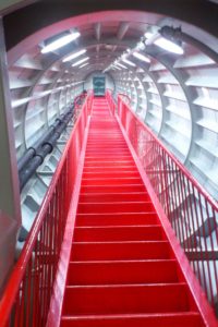 Escalier à l'intérieur de l'atomium Bruxelles.