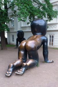 Bébé en bronze David Černý île Kampa Malà Strana Prague.