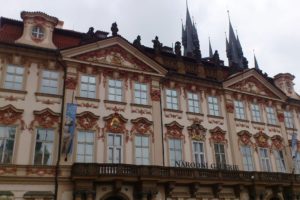 Façade maison place de la Vieille-Ville Prague.