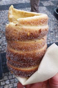 Rouleau trdelník pâtisserie Europe de l'Est Prague.