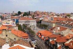 Vue sur la place Rossio depuis Chiado Lisbonne.