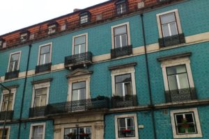 Façades avec azulejos sur maisons Lisbonne.