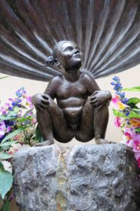 Statue Jeanneke-Pis soeur du Manneken Pis Bruxelles