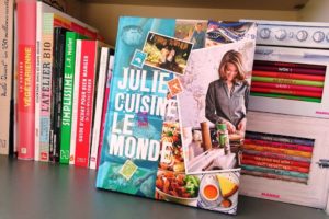 Couverture du livre Julie cuisine le Monde de Julie Andrieu.