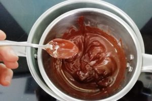 Chocolat fondu au bain marie.