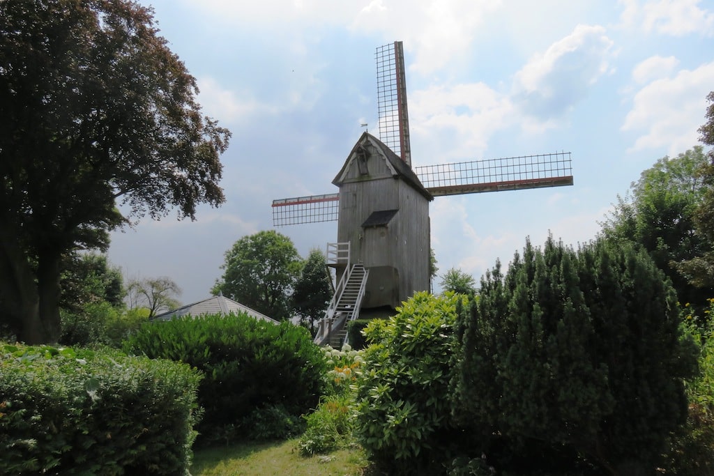 Vue sur le moulin de Cassel.