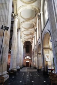 Intérieur de la basilique Notre-Dame à Boulogne-sur-Mer