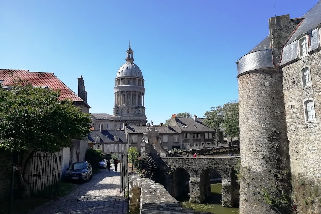 Vue sur le château et la basilique de Boulogne-sur-Mer