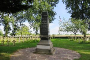 Monument de la nécropole nationale de Zuydcoote