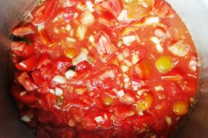 Sauce tomate en cours de cuisson