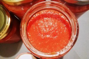 Pot de sauce tomate fait maison