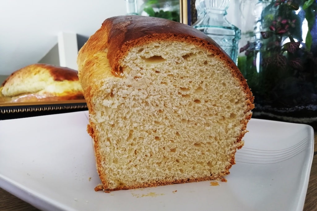 Brioche sortie du four après la coupe