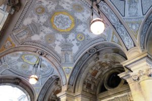Plafond à l'intérieur de l'opéra de Budapest