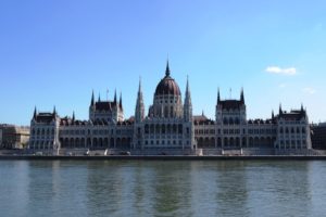 Parlement de Budapest vu de l'autre rive