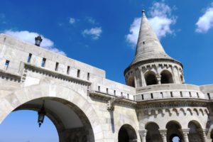 Vue rapprochée sur le bastion des pêcheurs à Budapest