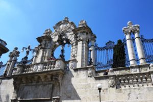 Portail du Palais royal ou porte de Hasbourg à Budapest