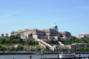 Vue sur le château de Budapest depuis les quais