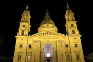 Basilique Saint-Etienne de Pest de nuit