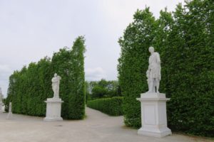 Statues dans le jardin du château de Schönbrunn à Vienne