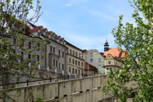Façades de maisons aux couleurs pastels à Bratislava