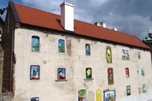 Façade de bâtiment décoré et coloré à Bratislava