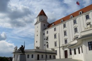 Château de Bratislava et statue équestre