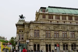 Grand et imposant bâtiment à Vienne
