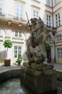 Statue dans la cour intérieur du palais Primatial de Bratislava (Primaciálne námestie)