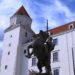 Château de Bratislava et statue équestre