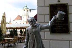 Statue en bronze rue Sedlarska à Bratislava