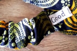 Détail du bandeau ou headband upcyclé de la marque Good Loques