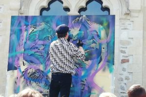 Performance live de Jef Aérosol au château d'Hardelot