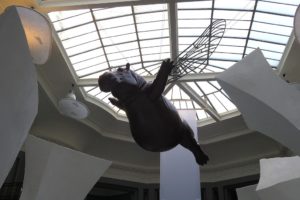 Hippopotame à ailes au sein du musée des Beaux-Arts de Tournai