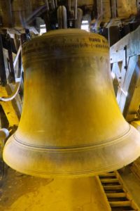 Grosse cloche au sein du beffroi de Tournai