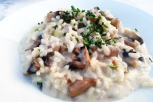 Assiette de risotto prête à déguster