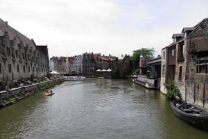 Vue sur les canaux à Gand