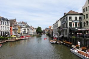 Vue sur les canaux à Gand
