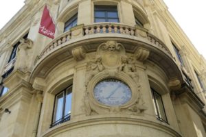 Façade des galeries Lafayette à Bordeaux